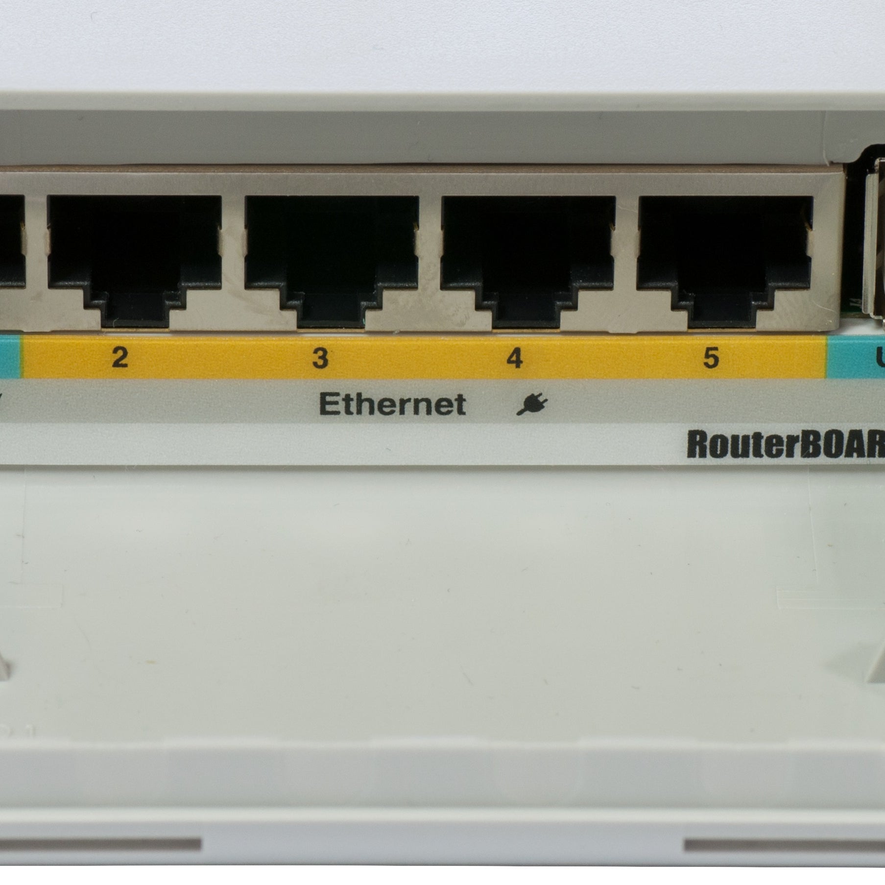 MikroTik RBOmniTikUPA-5HnD - 5GHz Dual Chain 802.11a/n, Outdoor PoE, RouterOS Level 5